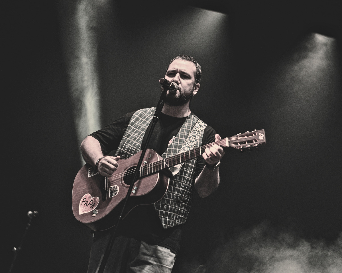 Al momento stai visualizzando Rompere il silenzio per guarire: Francesco Luz presenta “Come te”