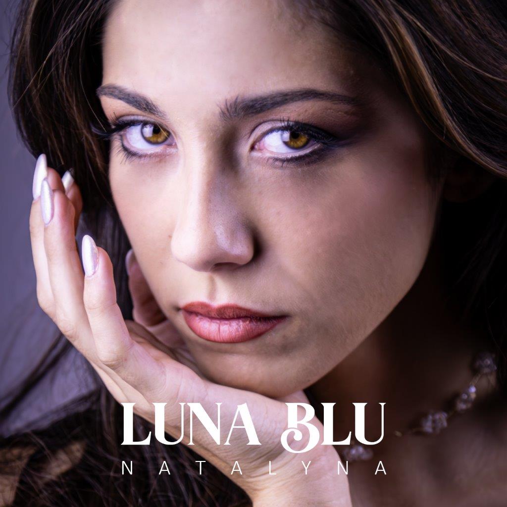 Al momento stai visualizzando Natalyna presenta il nuovo singolo “Luna Blu”